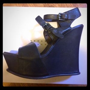 Vera Wang ‘Lavender’ wedges